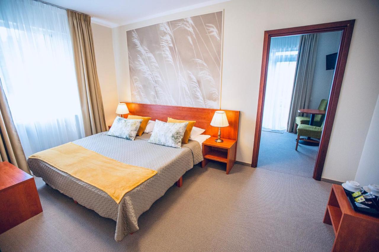 Zuvedra Hotel Ignalina Buitenkant foto