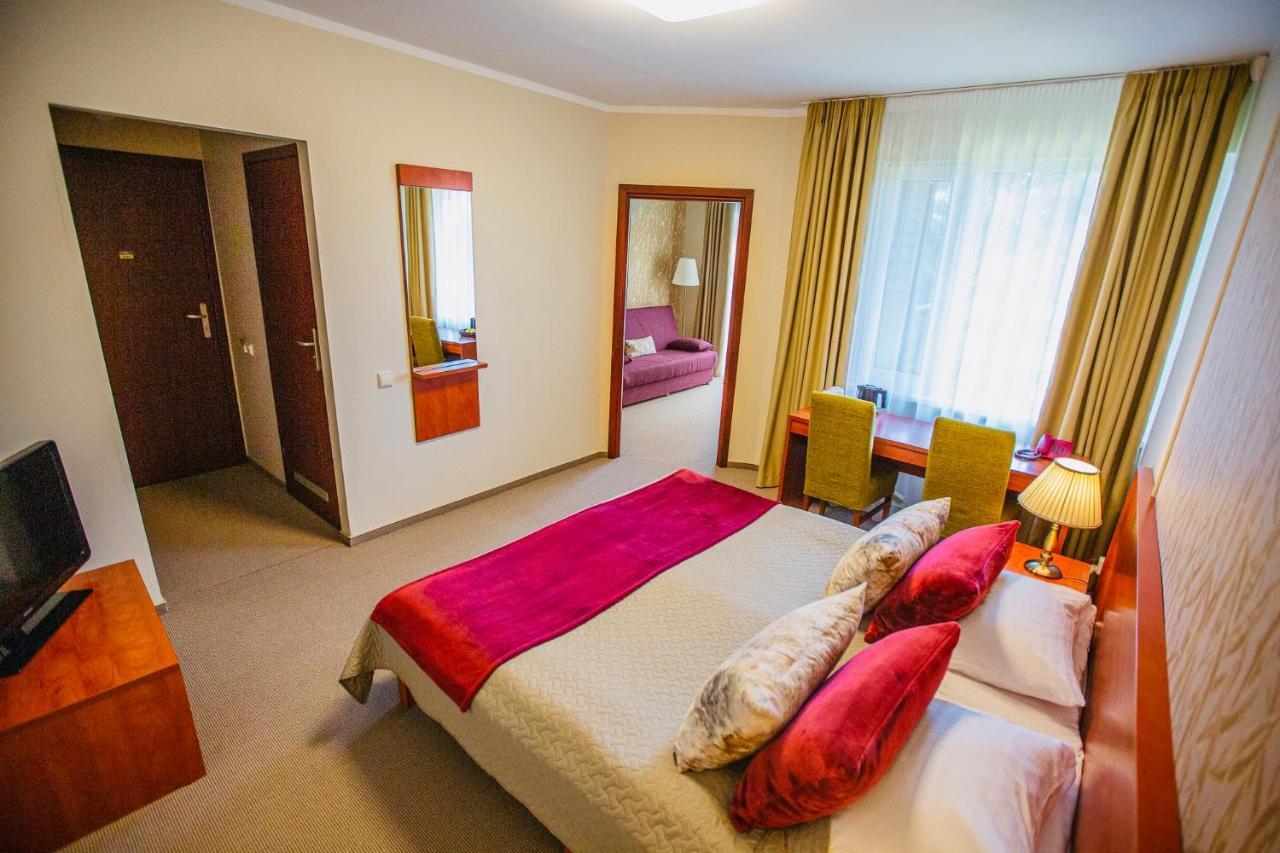 Zuvedra Hotel Ignalina Buitenkant foto