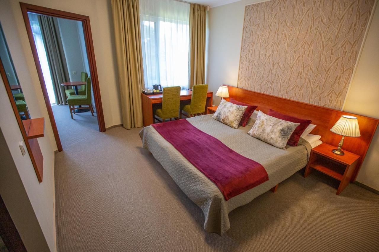 Zuvedra Hotel Ignalina Buitenkant foto